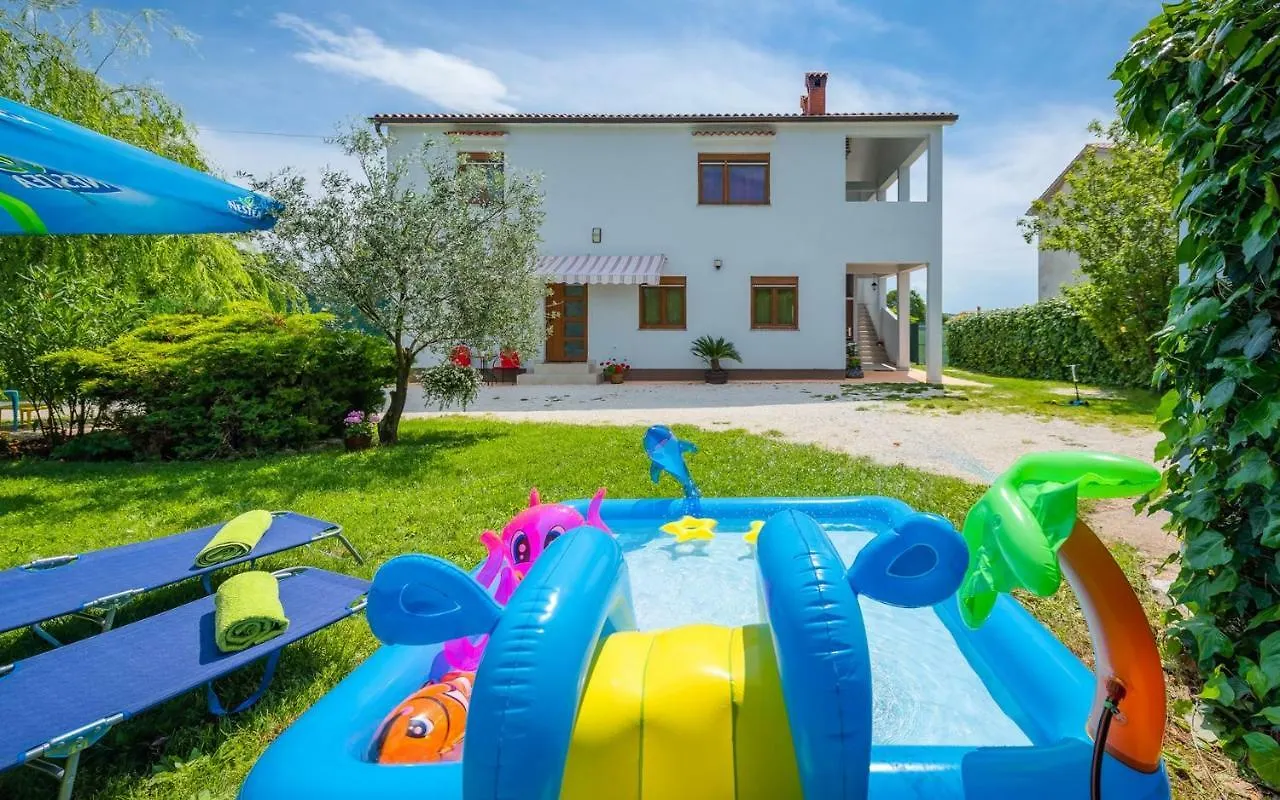 The Willow Garden Apartment House Marčana 4*,  Κροατία