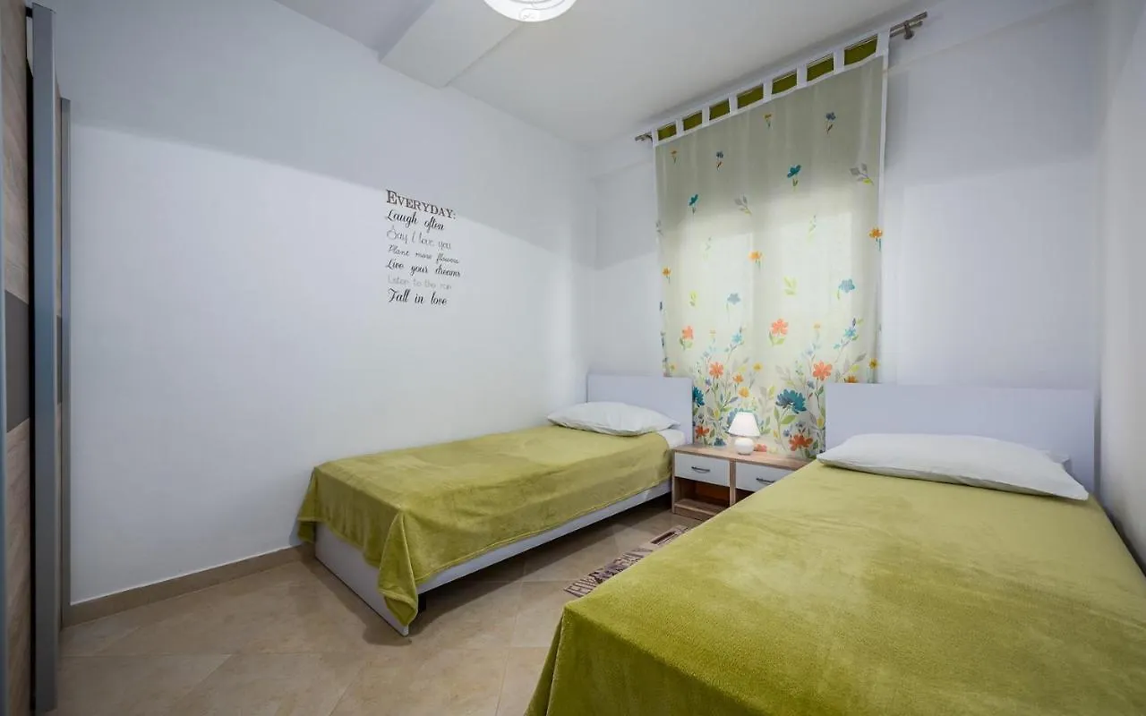 The Willow Garden Apartment House Marčana