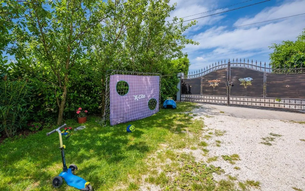 Πανσιόν The Willow Garden Apartment House Marčana