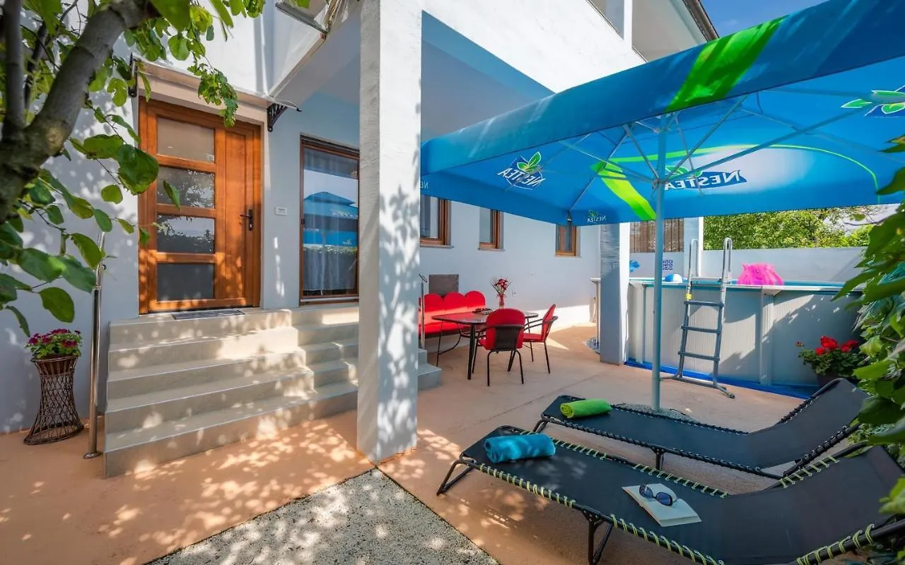 Πανσιόν The Willow Garden Apartment House Marčana